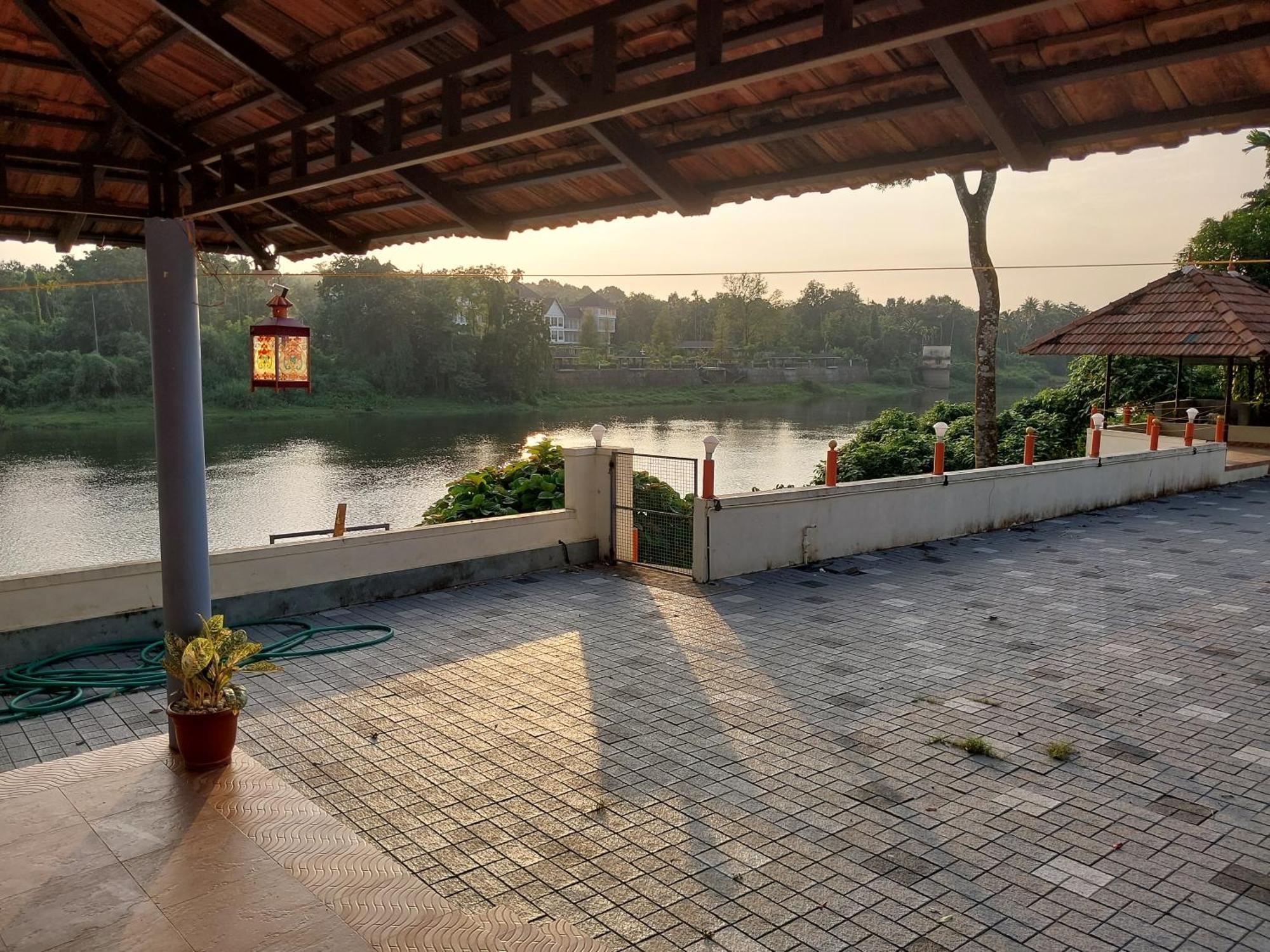Stayberries River Rock Villa Athirapilly Kizhake Chālakudi Dış mekan fotoğraf
