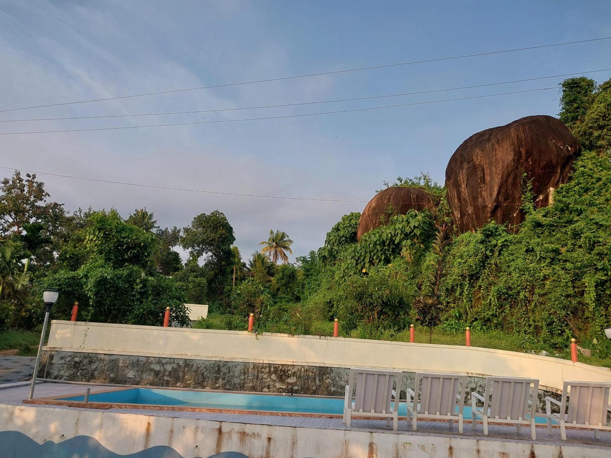 Stayberries River Rock Villa Athirapilly Kizhake Chālakudi Dış mekan fotoğraf